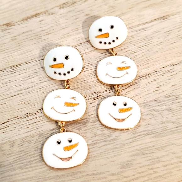 Snowman holiday earrings 3 snowman faces dangle pierced winter Christmas - Picture 1 of 4